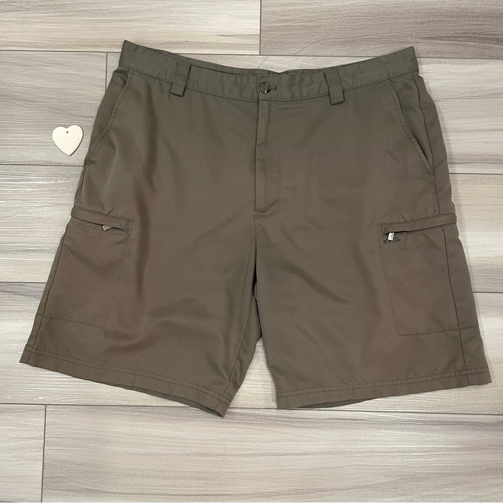 IZOD XFG Men's Shorts Size 36 Zippered Side Pockets Lightweight Relaxed Fit